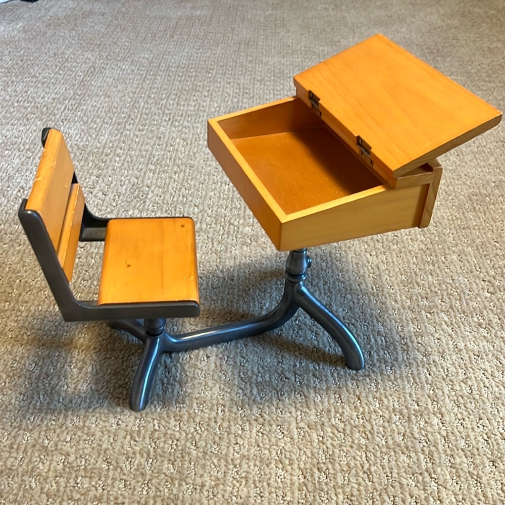American Girl RETIRED Molly Learns a Lesson wood & metal desk